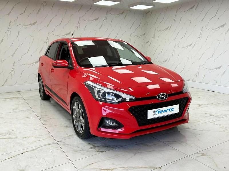 Used Hyundai i20 Premium 84 HP (61 kW) 2018 Red Hatchback