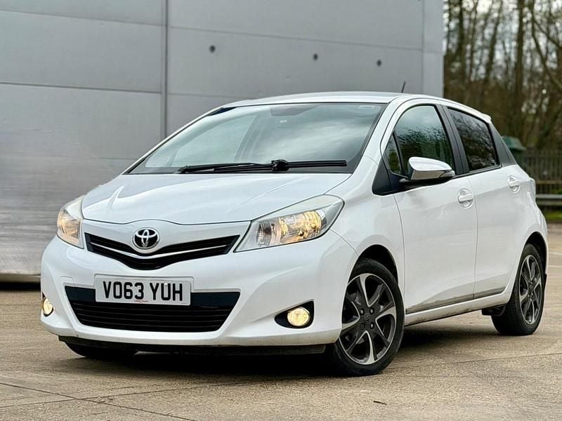 Used Toyota Yaris Trend 99 HP (72 kW) 2013 White Hatchback