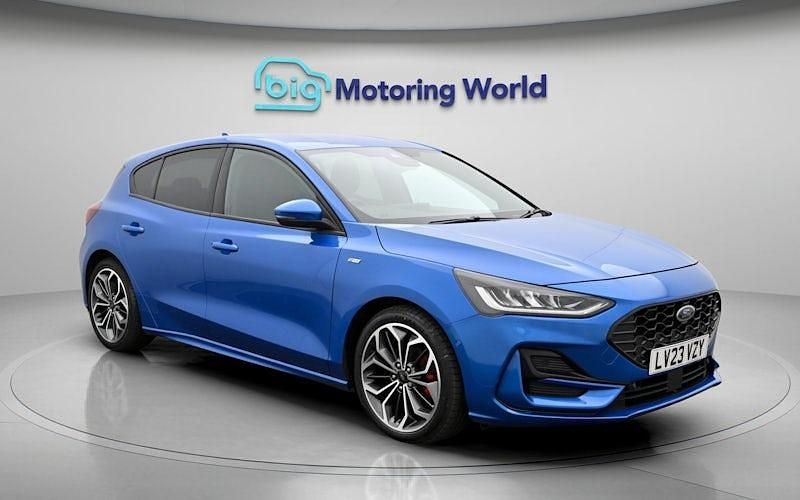 Second-hand Ford Focus ST-Line X 125 CP (91 kW) 2023 Albastru Hatchback