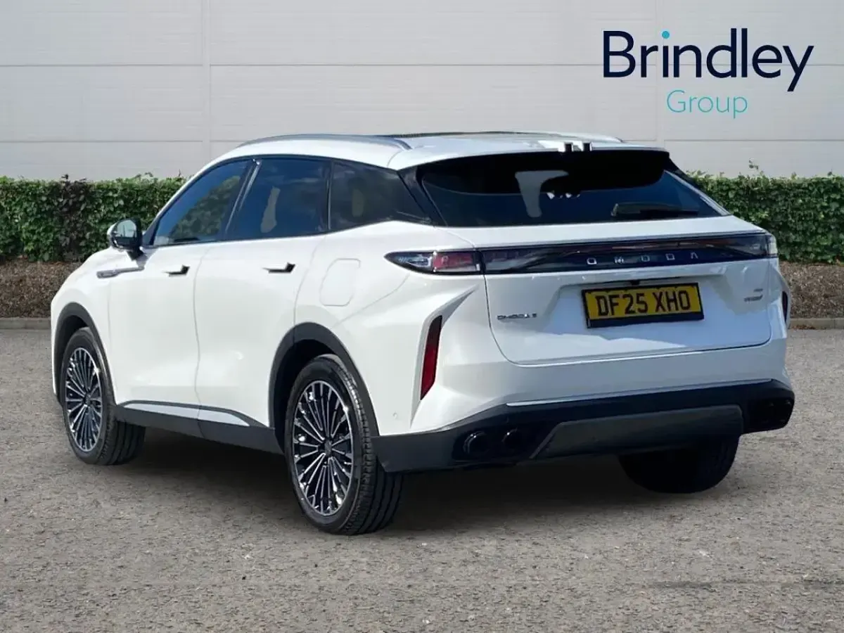 Used Omoda 9 443 HP (325 kW) 2025 White SUV