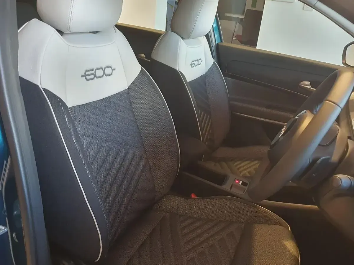 Usado Fiat 600 Icon 101 HP (74 kW) 2025 SUV
