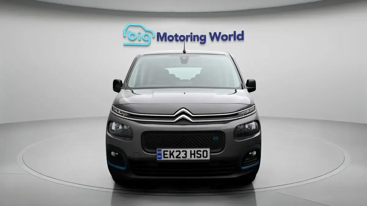 Usado Citroën e-Berlingo Feel 100 kW (136 HP) 2023 Cinzento Monovolume
