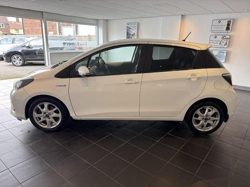 Used Toyota Yaris Trend 101 HP (74 kW) 2014 White Hatchback