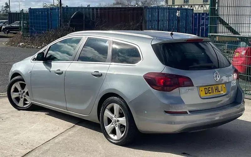 Used Vauxhall Astra SRi 125 HP (91 kW) 2012 Estate