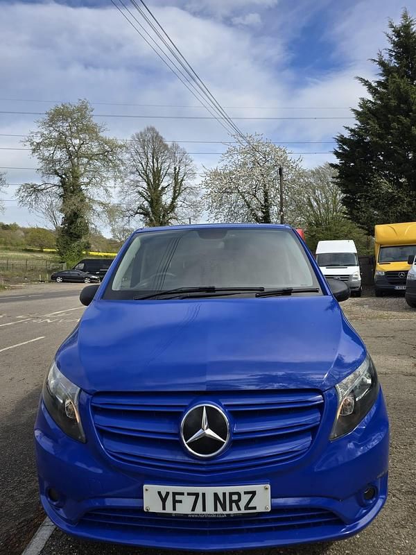 Begagnad Mercedes Vito Progressive 2021 Blå Van