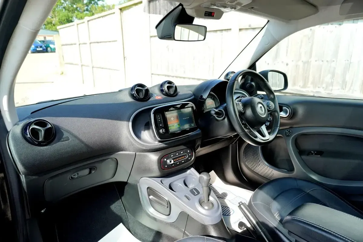 Used Smart ForTwo Coupé Premium 70 HP (51 kW) 2015 Black Coupe
