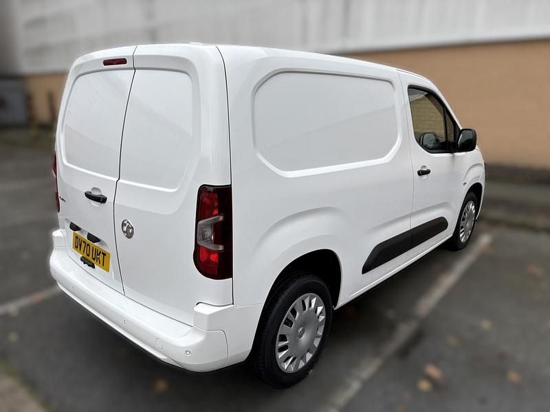 Used Vauxhall Combo Sportive 100 HP (73 kW) 2020 White Van