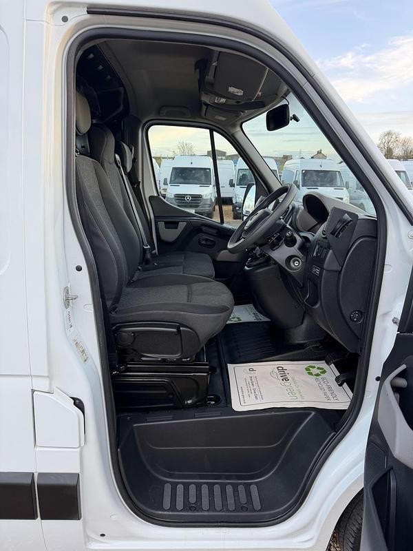 Used Vauxhall Movano 130 HP (95 kW) 2018 White MPV