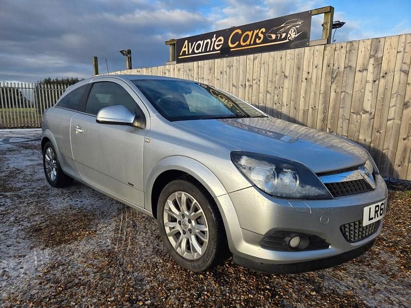 Silver Used 2011 Vauxhall Astra Sport Hatchback | £2,995 (Fair price) - Image 1/4