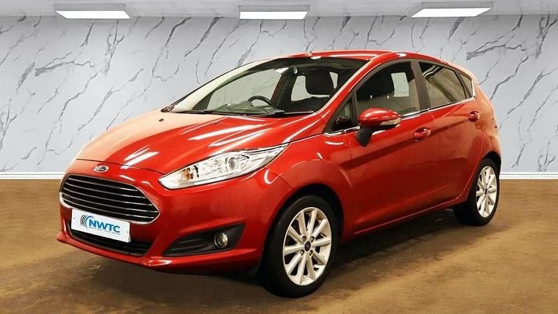 Used Ford Fiesta Titanium 105 HP (77 kW) 2016 Red Hatchback