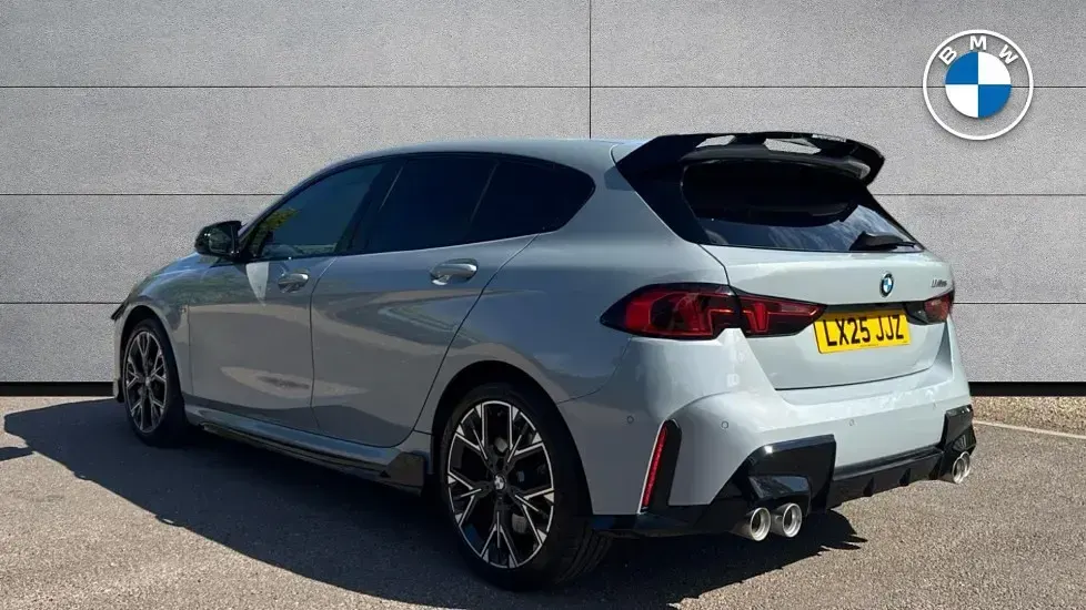Usado BMW M135 Shadowline 296 CV (217 kW) 2025 Gris Utilitario