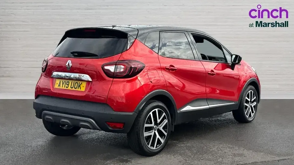 Used Renault Captur Version S 150 HP (110 kW) 2019 Red/black SUV