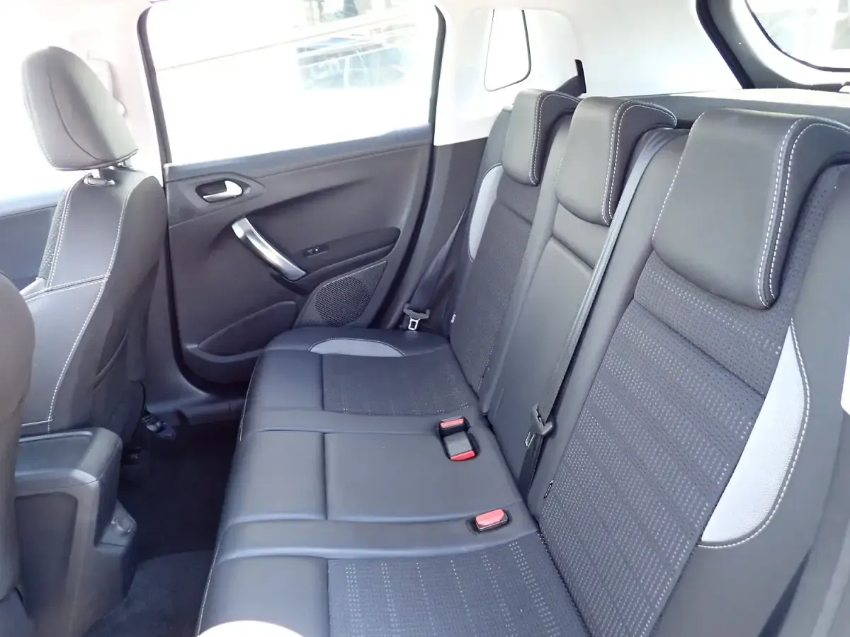 Used Peugeot 2008 Allure 100 HP (73 kW) 2017 Black SUV