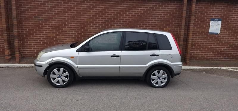 Used Ford Fusion 2005 Silver Hatchback