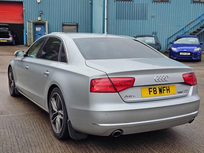 Usado Audi A8 Advanced 350 HP (257 kW) 2011 Prateado Sedan