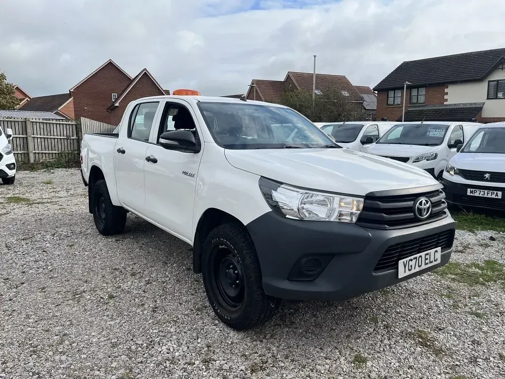 Used Toyota HiLux Active 150 HP (110 kW) 2020 White Pickup