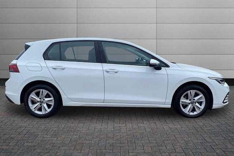 Used VW Golf VII Life 150 HP (110 kW) 2020 Pure white Hatchback