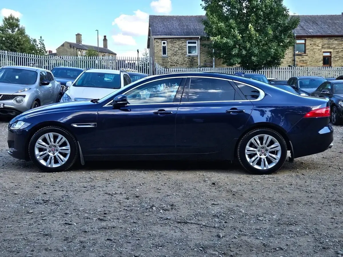 Used Jaguar XF Portfolio 180 HP (132 kW) 2016 Blue Sedan
