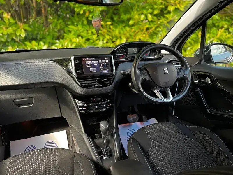 Used Peugeot 208 S 110 HP (80 kW) 2016 White Hatchback