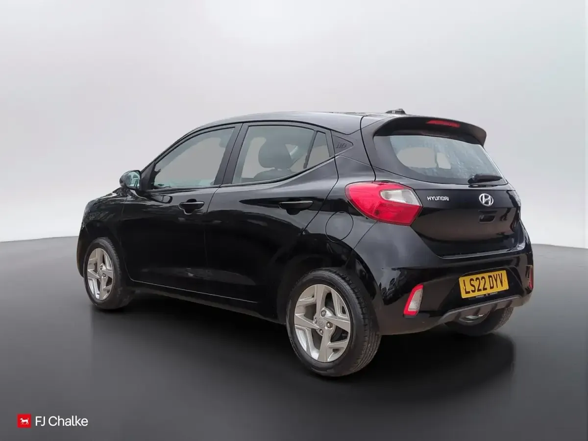 Gebraucht Hyundai i10 SE 84 PS (61 kW) 2022 Schwarz Kleinwagen