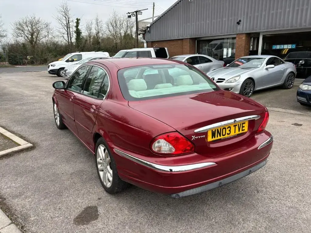 Used Jaguar X-type 156 HP (114 kW) 2003 Red Sedan