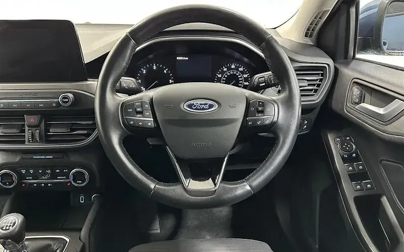 Used Ford Focus Titanium 120 HP (88 kW) 2019 Blue Hatchback