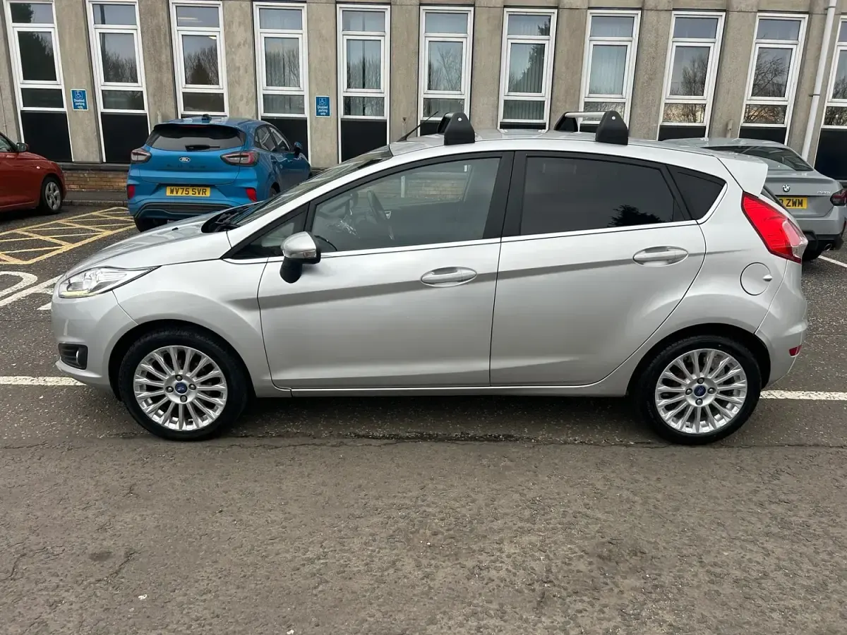 Used Ford Fiesta Titanium 75 HP (55 kW) 2013 Silver Hatchback