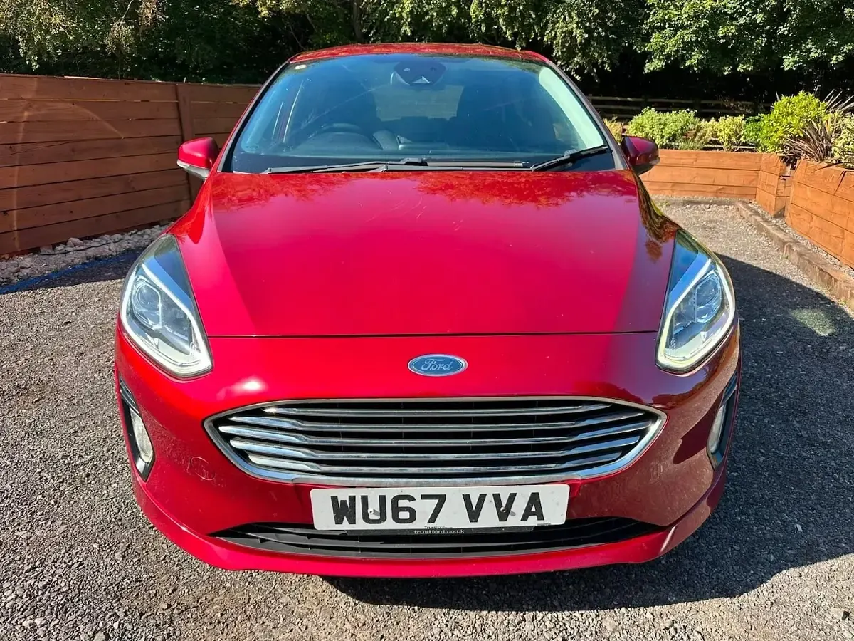 Used Ford Fiesta Zetec 83 HP (61 kW) 2017 Red Hatchback