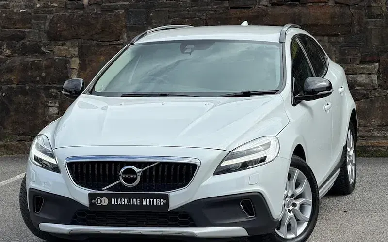 Used Volvo V40 Pro 120 HP (88 kW) 2018 Hatchback