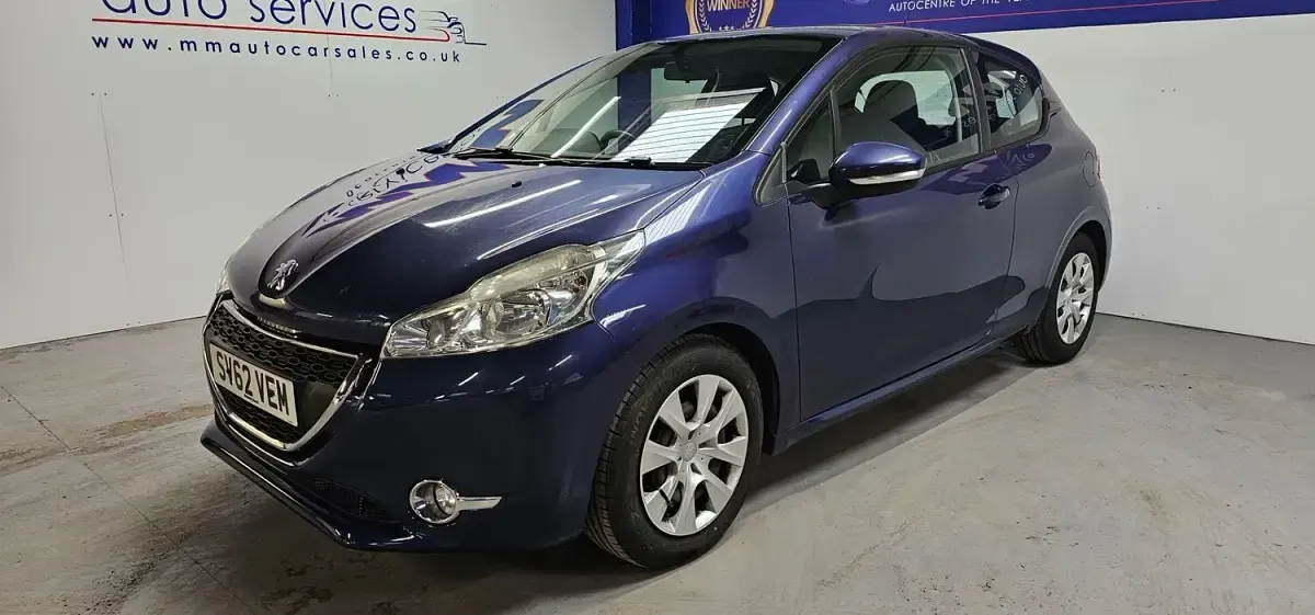 Used Peugeot 208 Active 95 HP (69 kW) 2012 Blue Hatchback