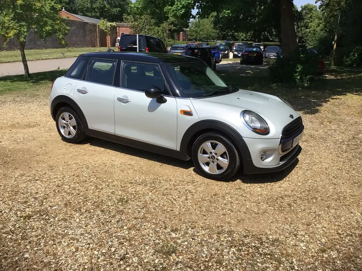 Used Mini Cooper D Hatch 116 HP (85 kW) 2016 Silver Hatchback