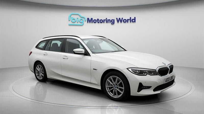 White Used 2021 BMW 330e Estate | £17,600 (Good price) - Image 1/4