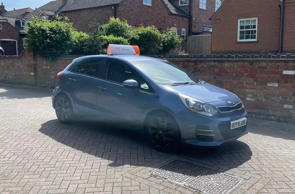 Used Kia Rio 109 HP (80 kW) 2015 Blue Hatchback