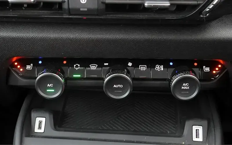 Used Citroën C4 PureTech 131 HP (96 kW) 2022 White Hatchback