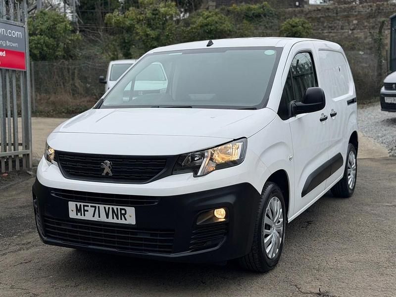 Used Peugeot Partner Premium 131 HP (96 kW) 2021 White MPV