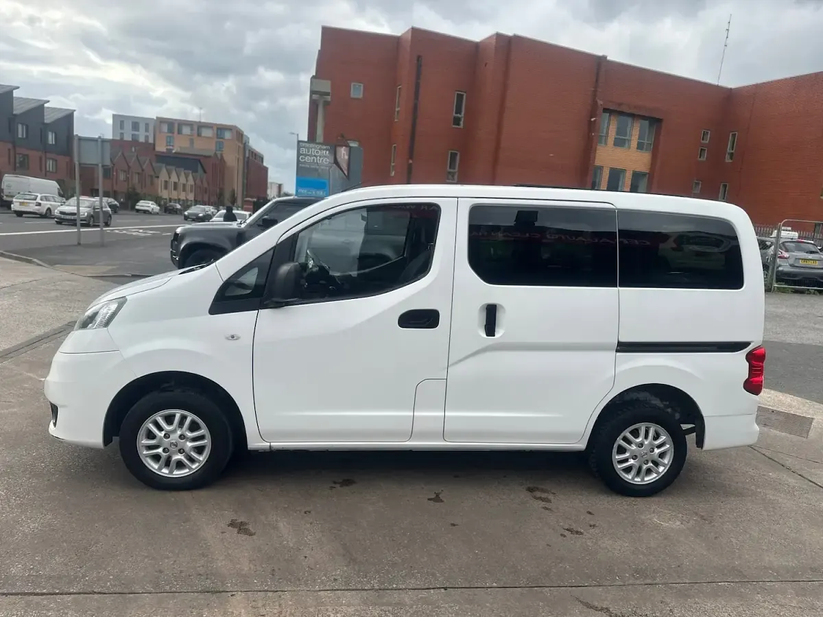 Used Nissan NV200 Acenta 110 HP (80 kW) 2014 White MPV