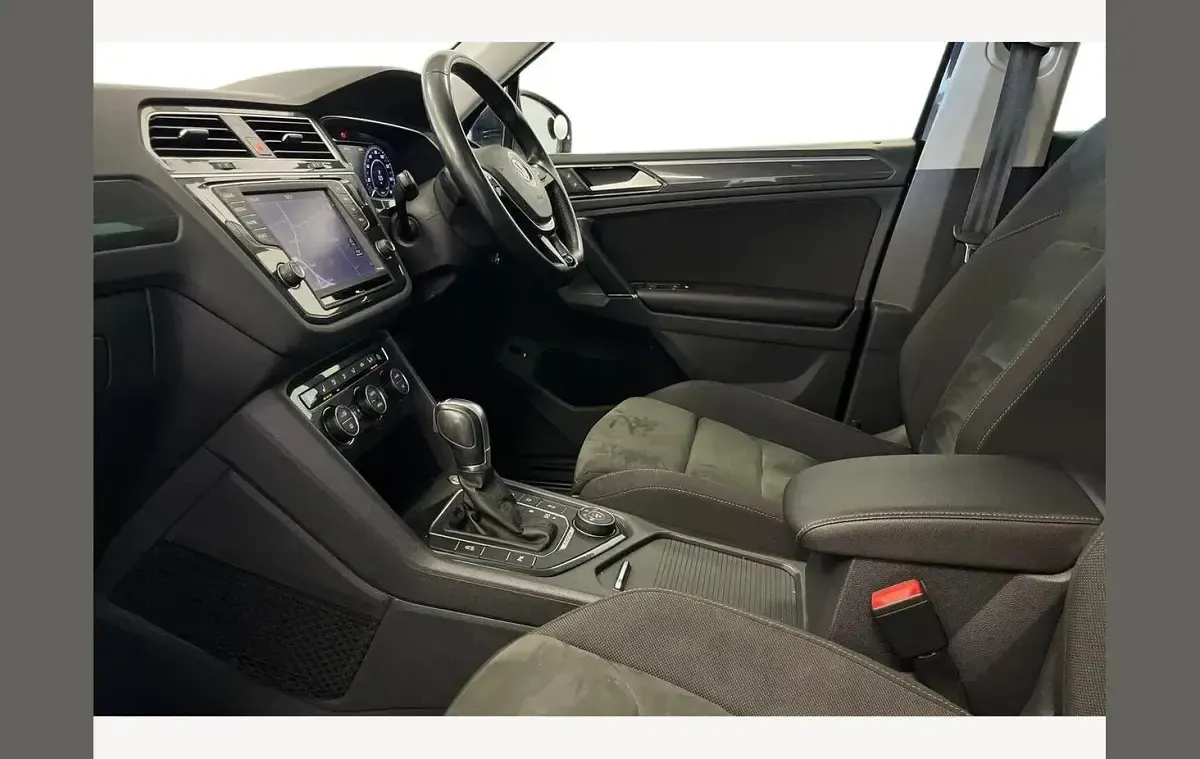 Begagnad VW Tiguan SEL 180 HK (132 kW) 2017 Blå SUV