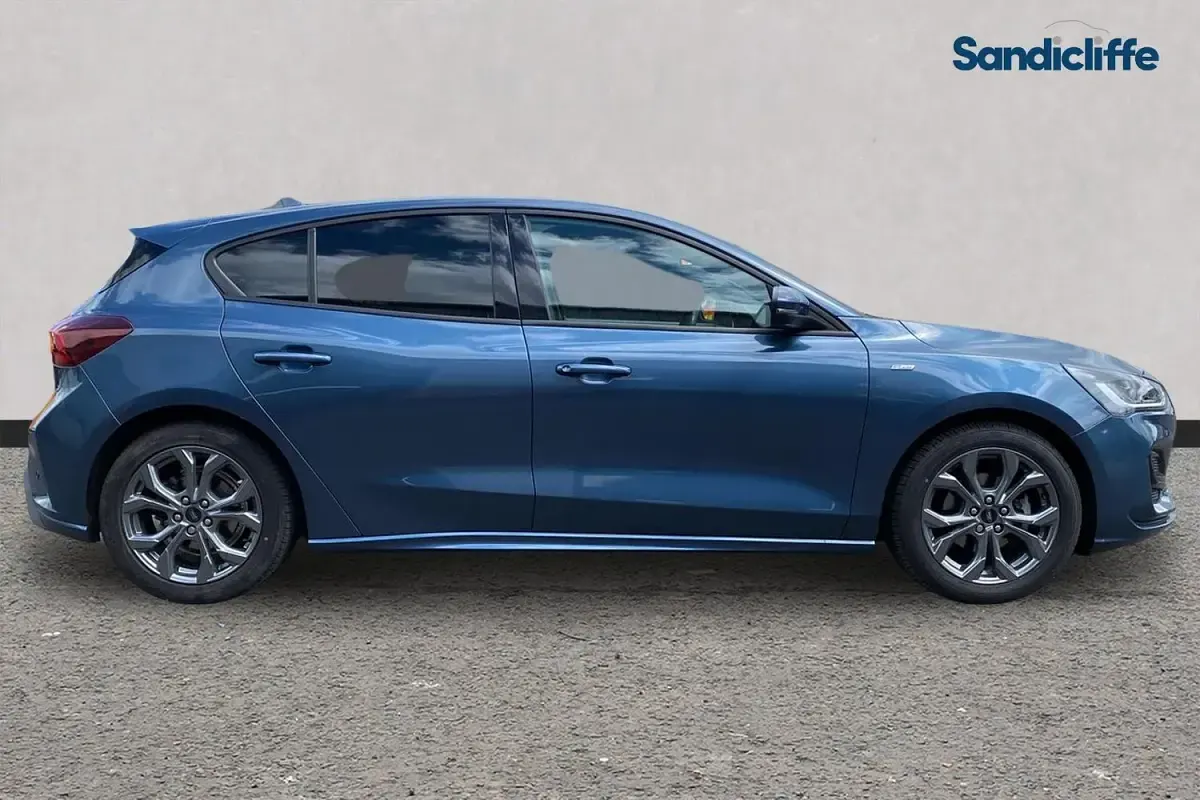 Used Ford Focus ST-Line 125 HP (91 kW) 2023 Blue Estate