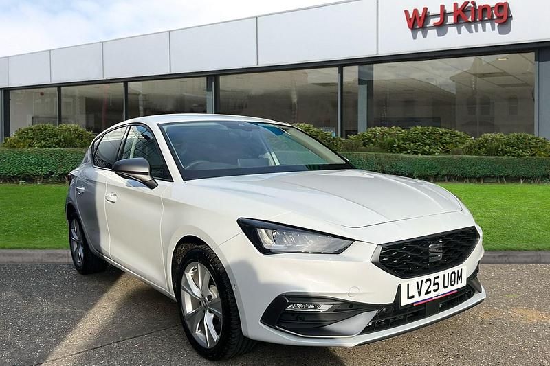 Metallic glacial white Used 2025 Seat Leon FR Hatchback | £25,195 (Expensive) - Image 1/3