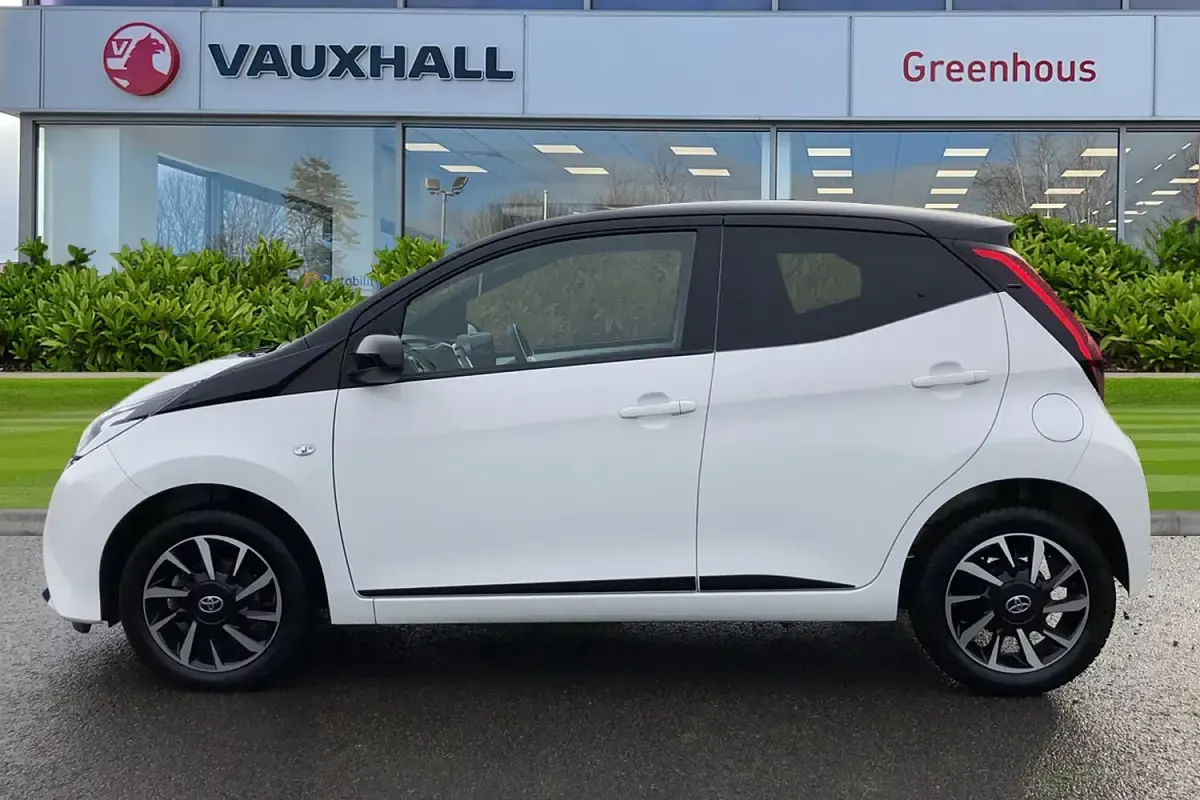 Used Toyota Aygo Trend 72 HP (52 kW) 2021 White Hatchback