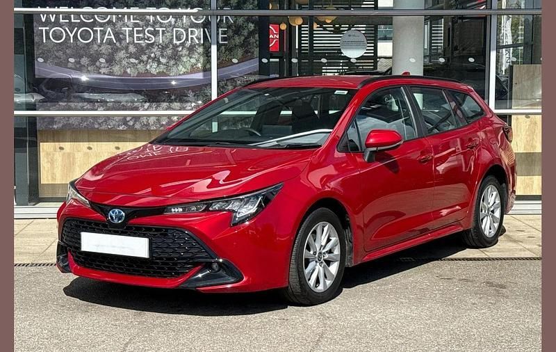 Used Toyota Corolla Sport 138 HP (101 kW) 2023 Red Estate