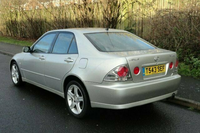 Used Lexus IS200 153 HP (112 kW) 1999 Sedan