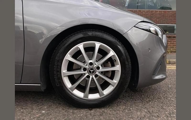 Usado Mercedes A200 Executive 150 CV (110 kW) 2020 Gris Utilitario