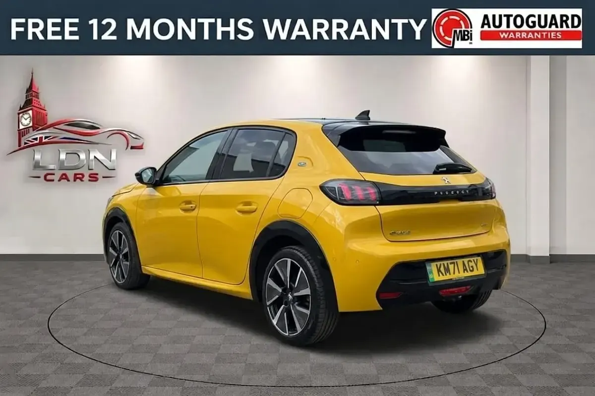 Używany Peugeot e-208 Premium 100 kW (136 KM) 2021 Żółty Hatchback