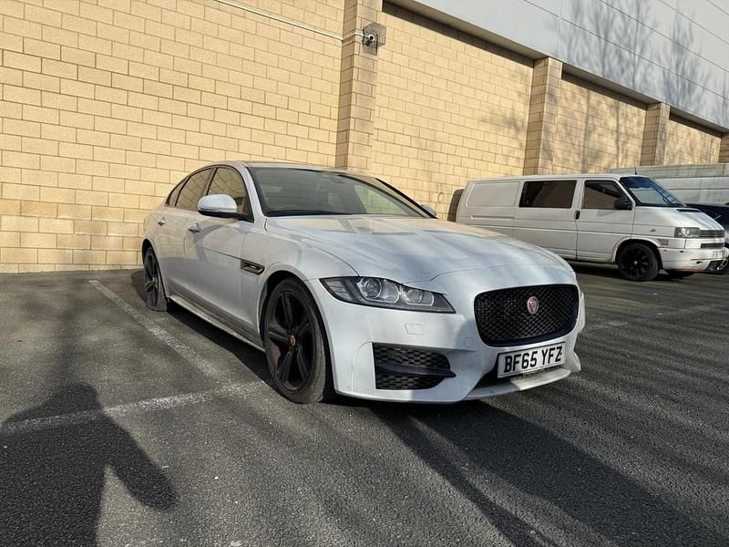 Used Jaguar XF R-Sport 180 HP (132 kW) 2015 White Sedan