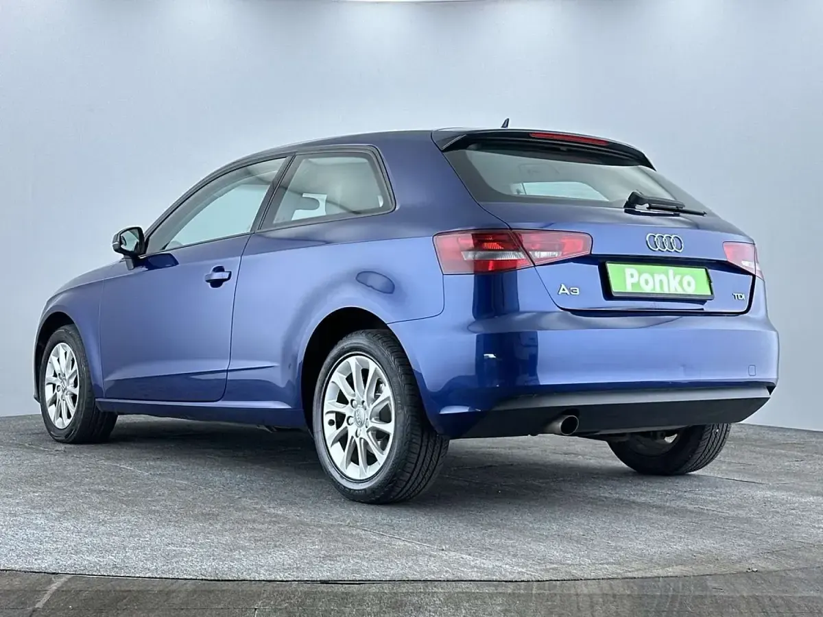 Used Audi A3 Comfort 110 HP (80 kW) 2014 Blue Hatchback