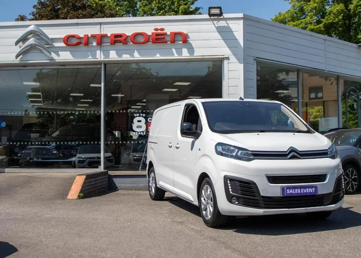 Used Citroën Dispatch 101 HP (74 kW) 2023 White MPV