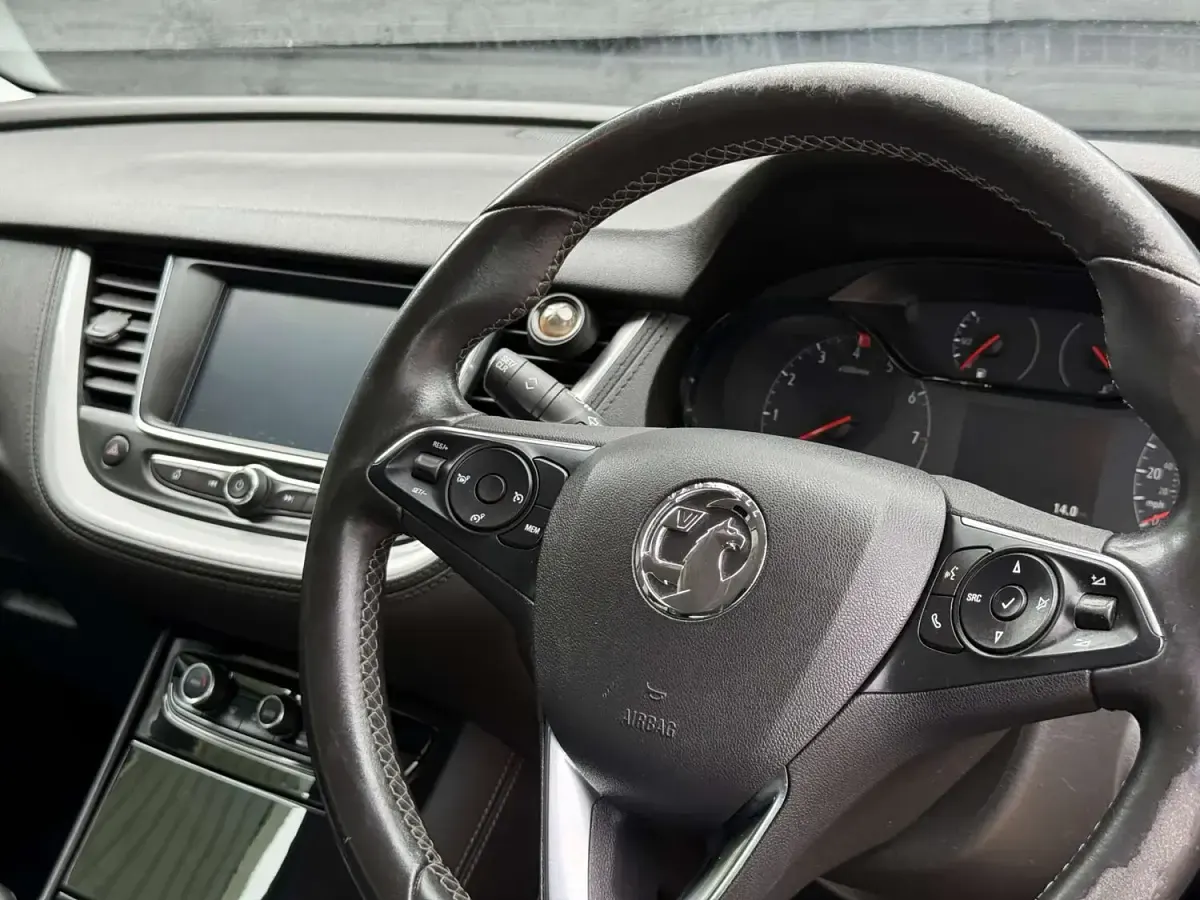Used Vauxhall Grandland X S 130 HP (95 kW) 2018 Blue SUV