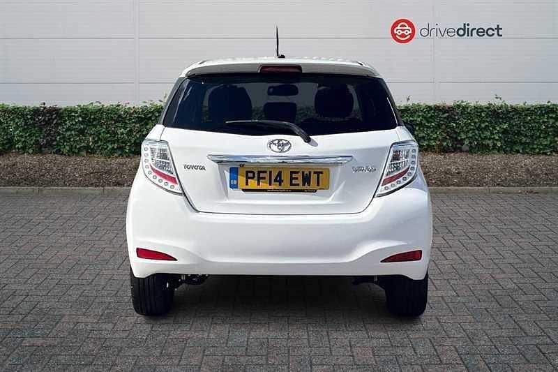 Used Toyota Yaris Trend 99 HP (72 kW) 2014 White Hatchback
