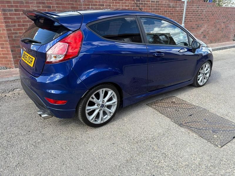 Used Ford Fiesta Zetec 2015 Blue Hatchback
